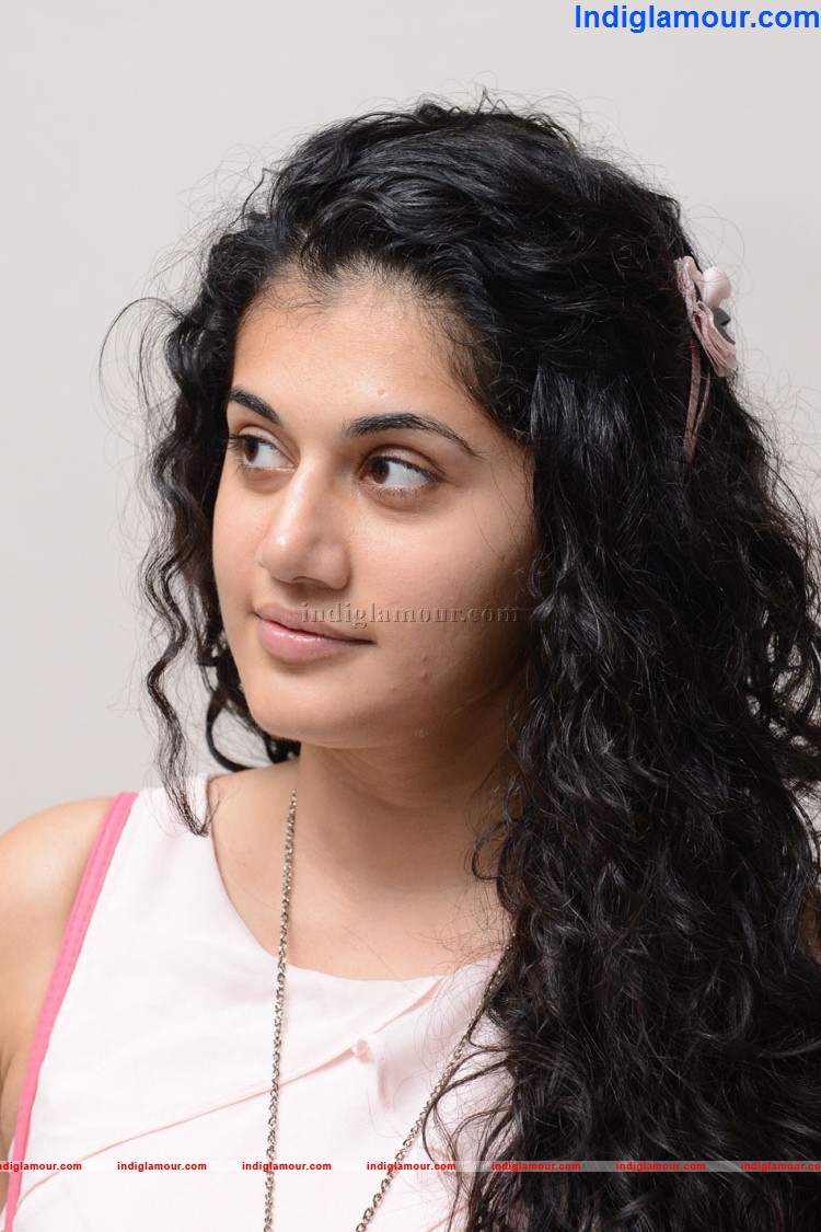 Tapsee Actress hd photo