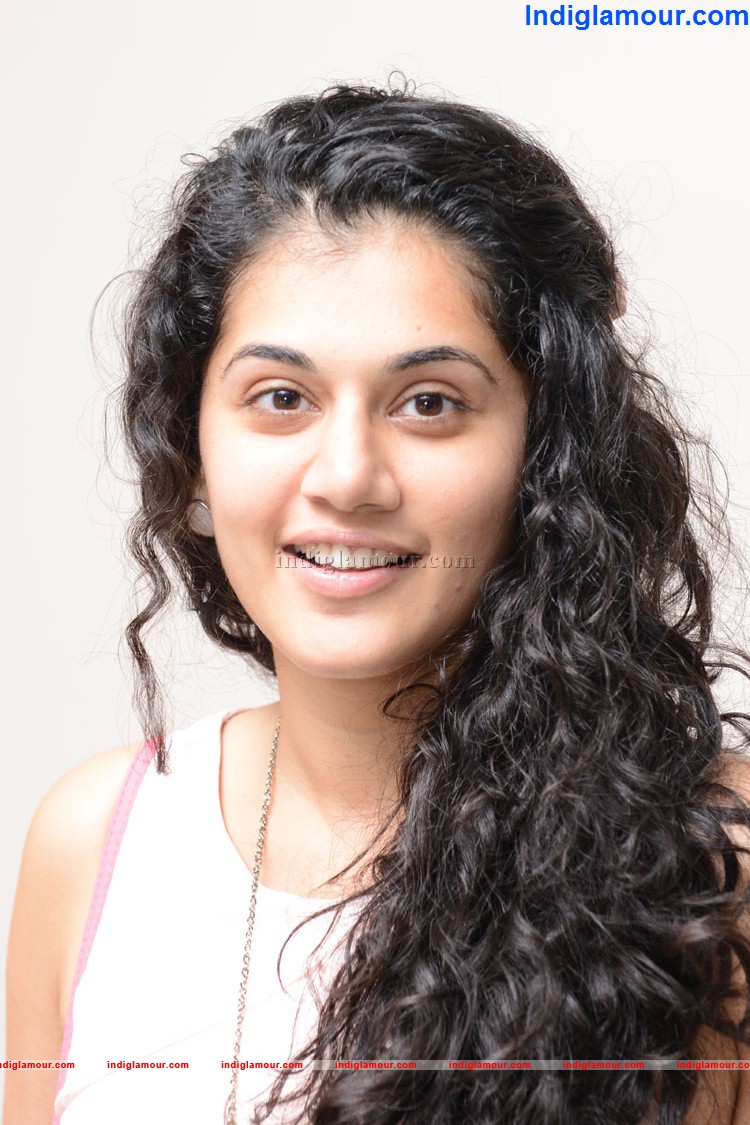 Tapsee Actress hd photo
