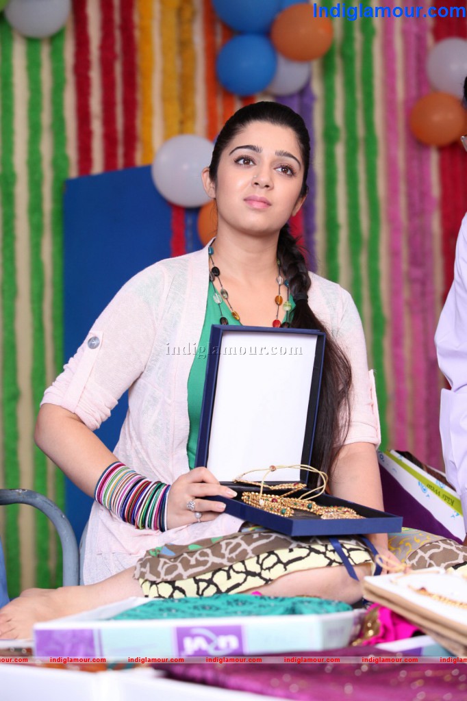 Charmi Actress hd photo