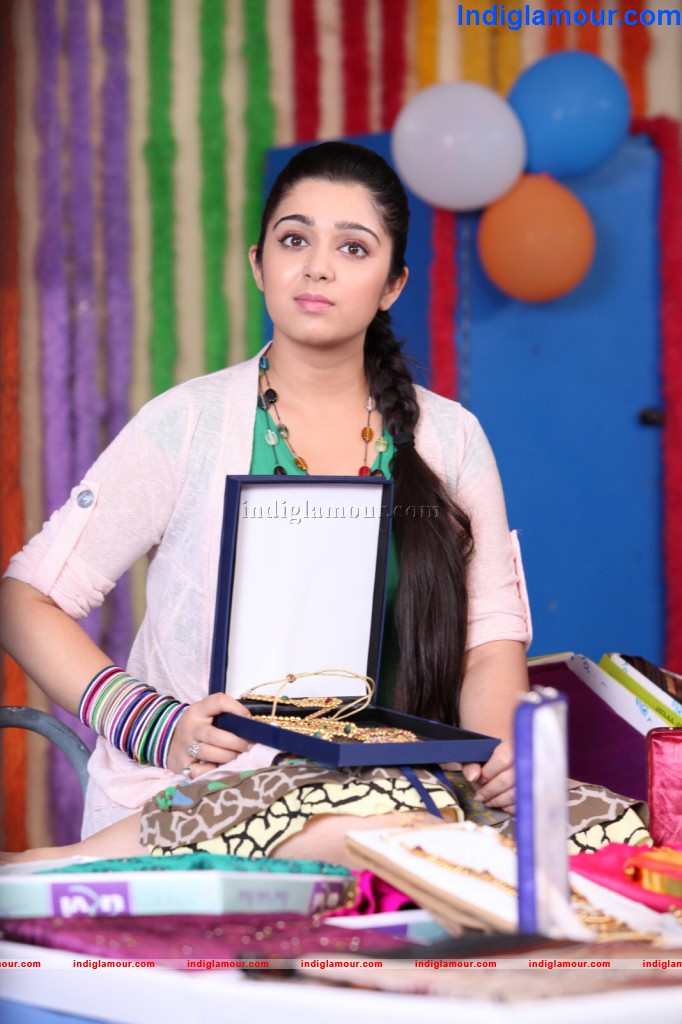 Charmi Actress hd photo