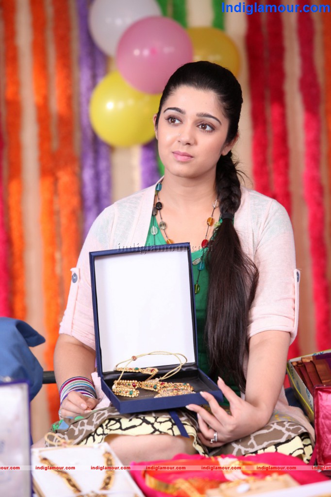 Charmi Actress hd photo