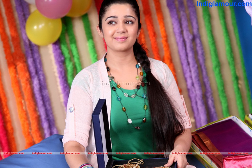 Charmi Actress hd photo