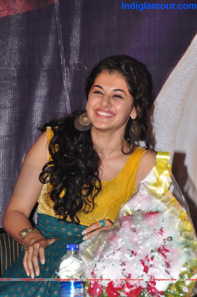 Tapsee Actress hd photo