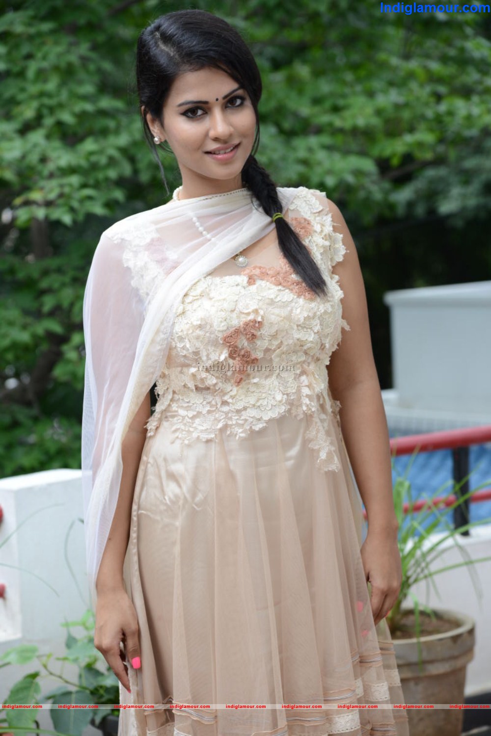 Sharmila Mandre Actress hd photo