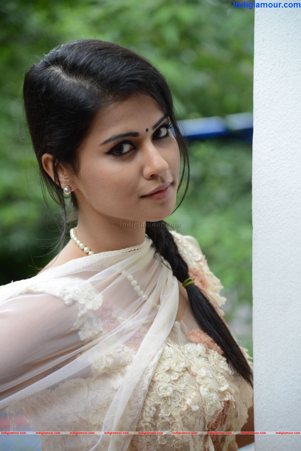 Sharmila Mandre Actress hd photo