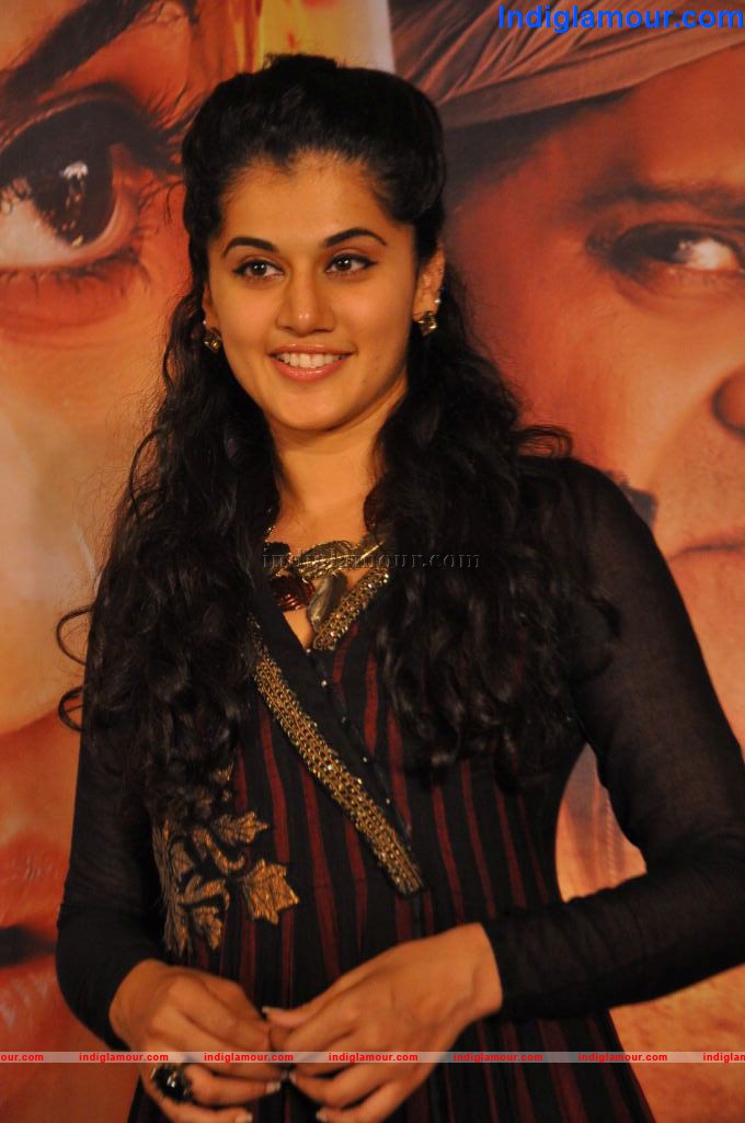 Tapsee Actress hd photo