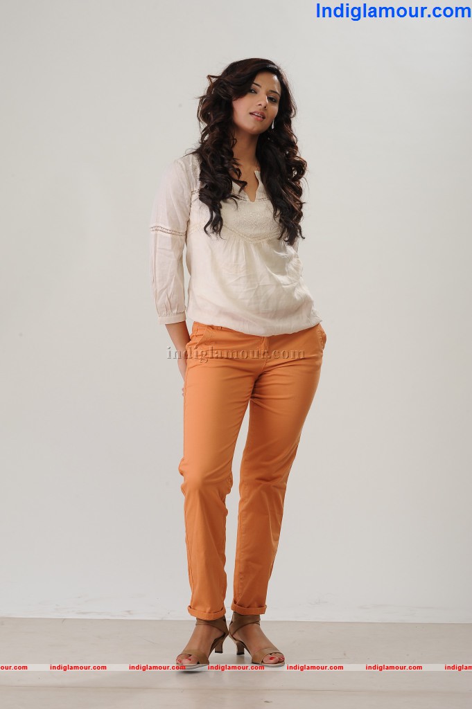 Isha Chawla Actress hd photo