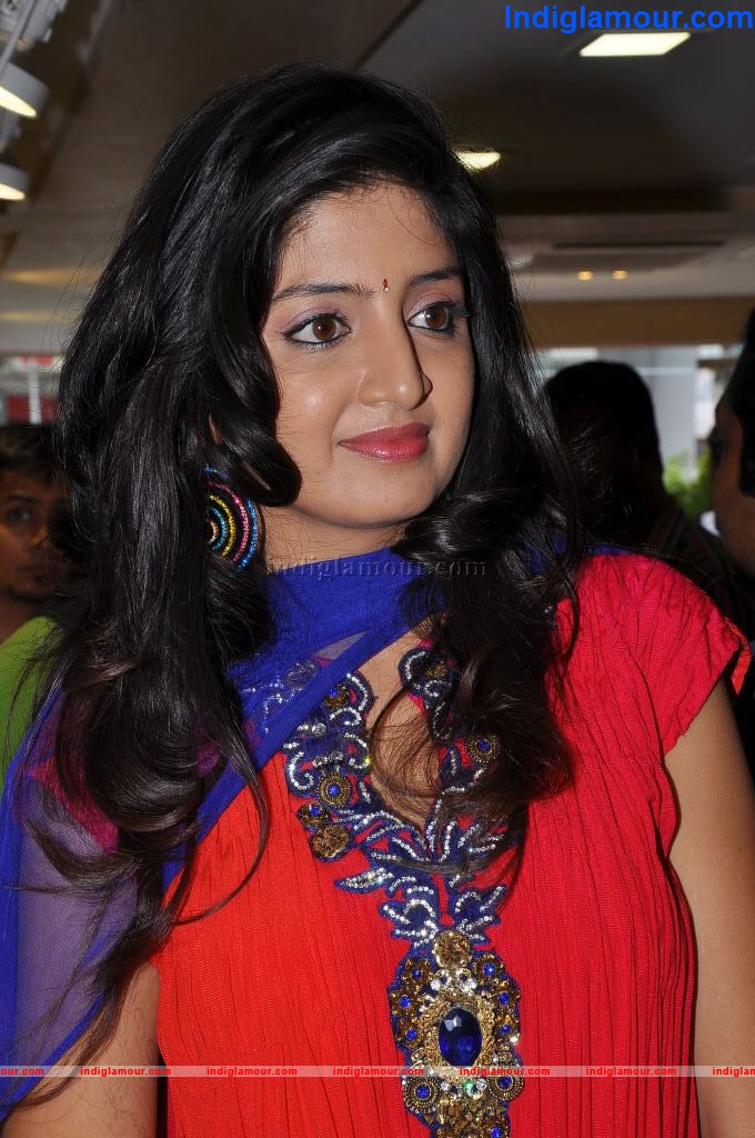 Poonam Kaur Actress hd photo
