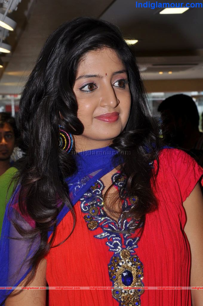 Poonam Kaur Actress hd photo