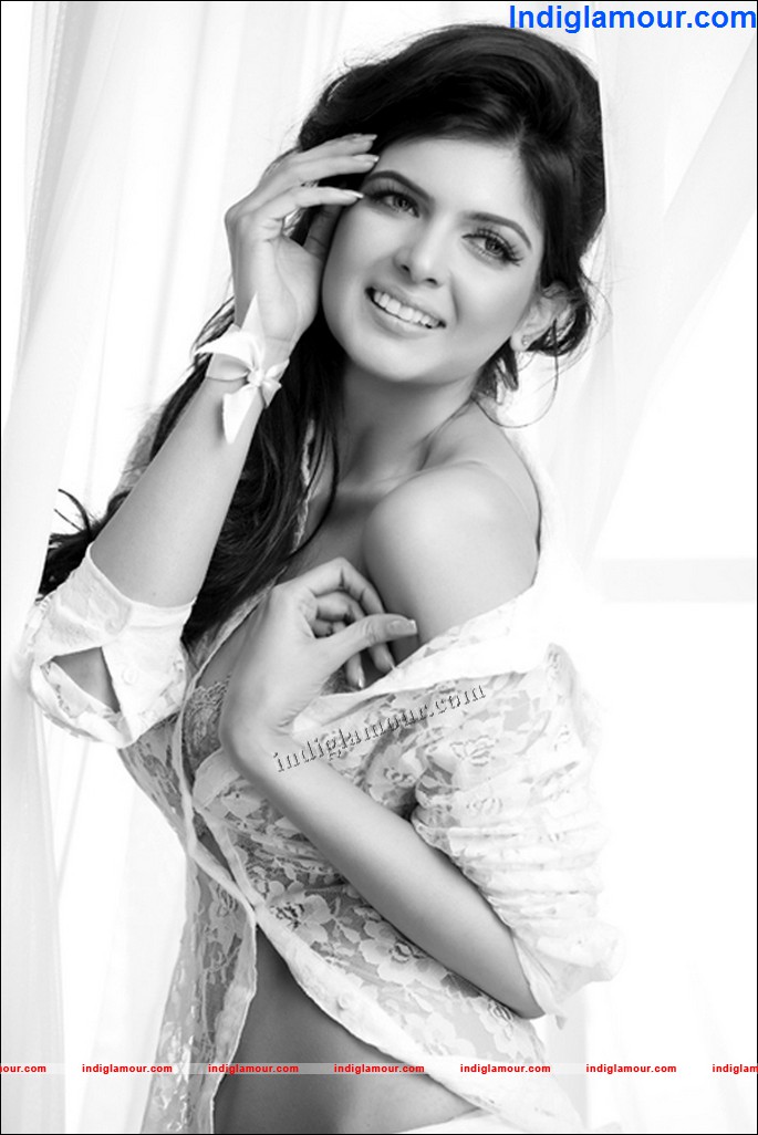 Charan Dillon Actress hd photo