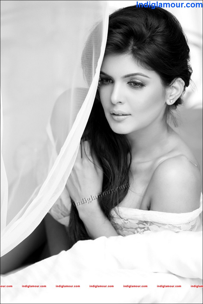 Charan Dillon Actress hd photo