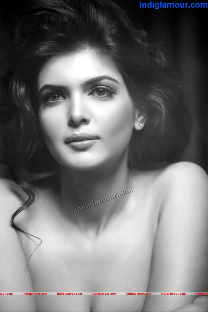 Charan Dillon Actress hd photo