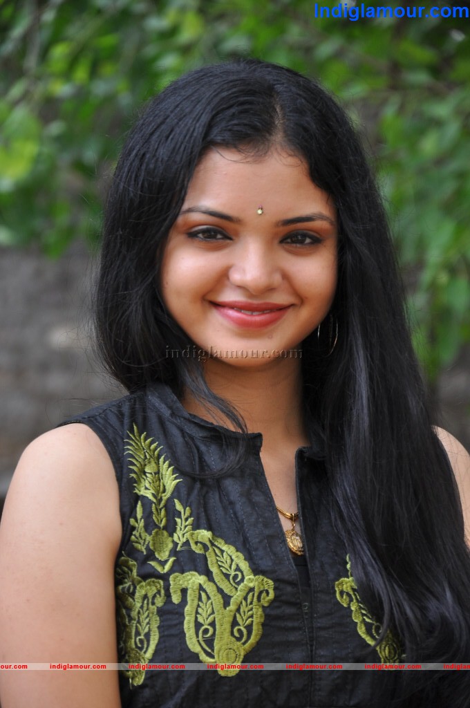 Supraja Actress hd photo