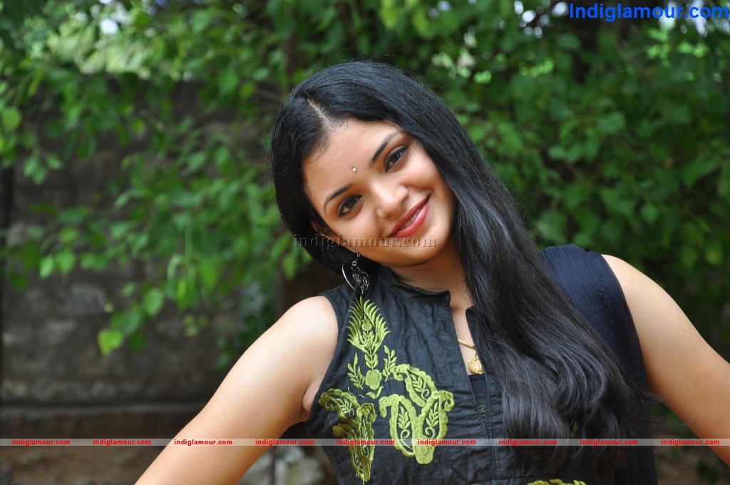 Supraja Actress hd photo