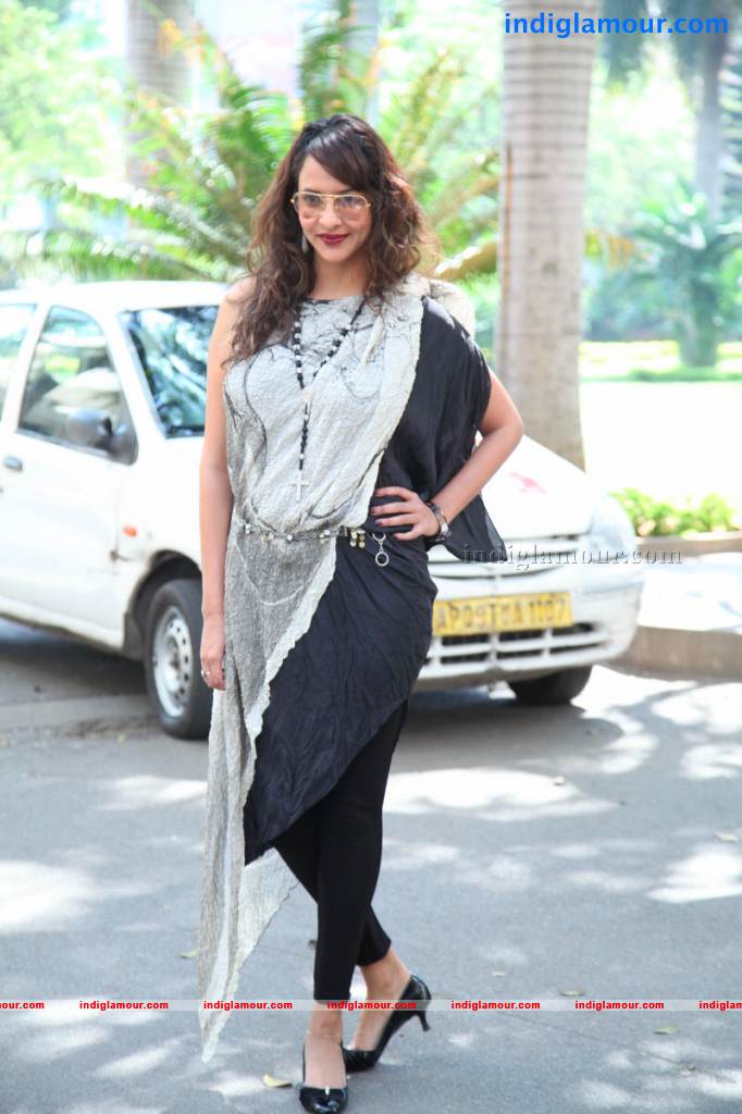 Manchu Lakshmi Actress hd photo