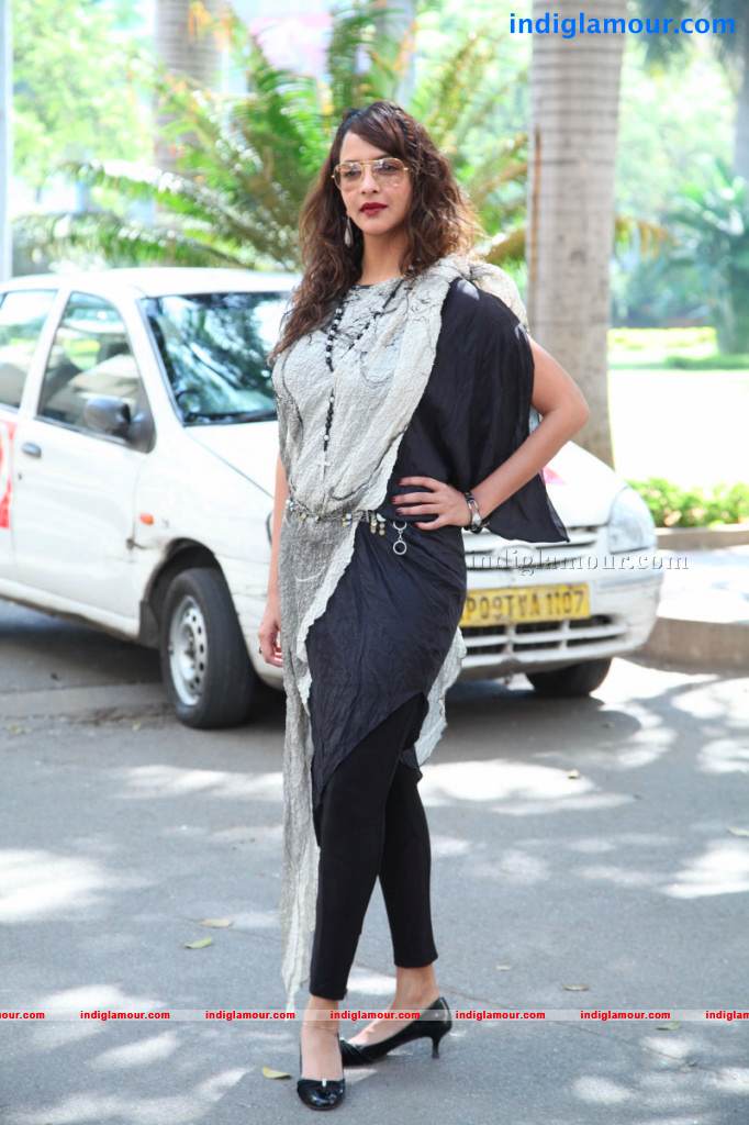 Manchu Lakshmi Actress hd photo