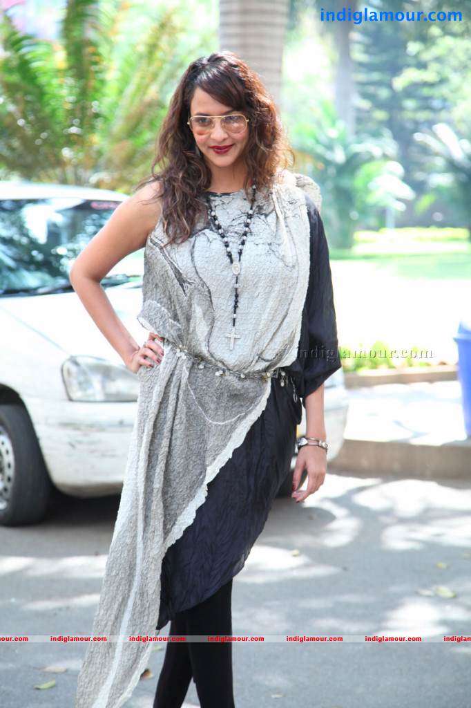 Manchu Lakshmi Actress hd photo