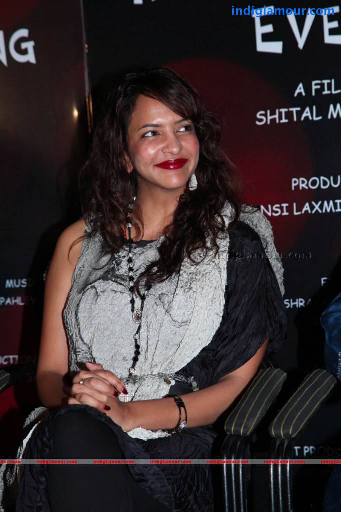 Manchu Lakshmi Actress hd photo