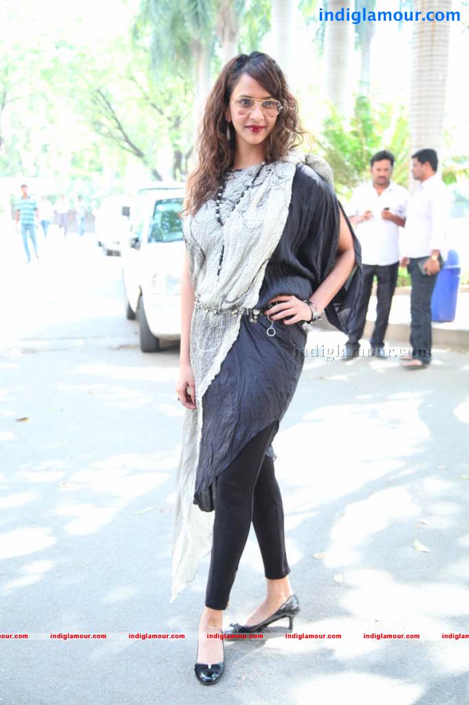 Manchu Lakshmi Actress hd photo