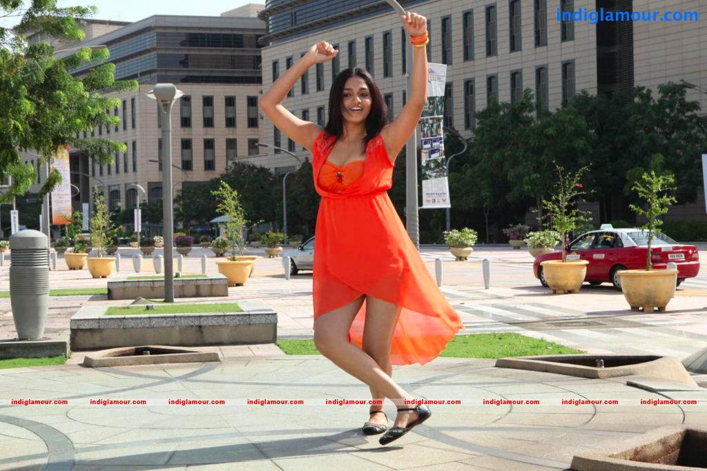 Sunaina Actress hd photo