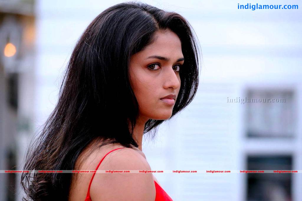 Sunaina Actress hd photo