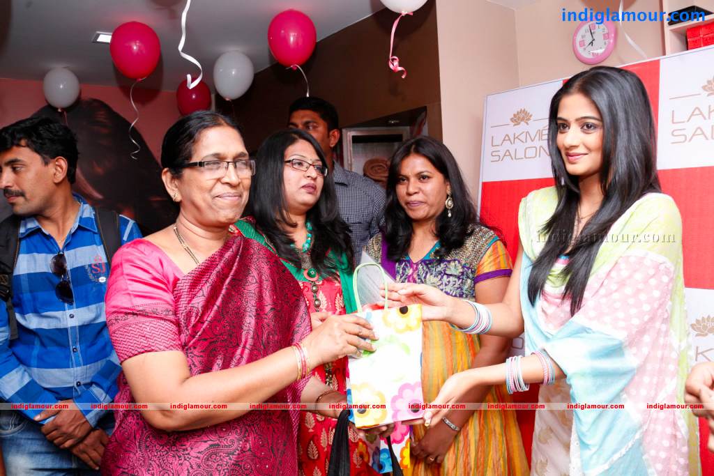 Priyamani Actress hd photo