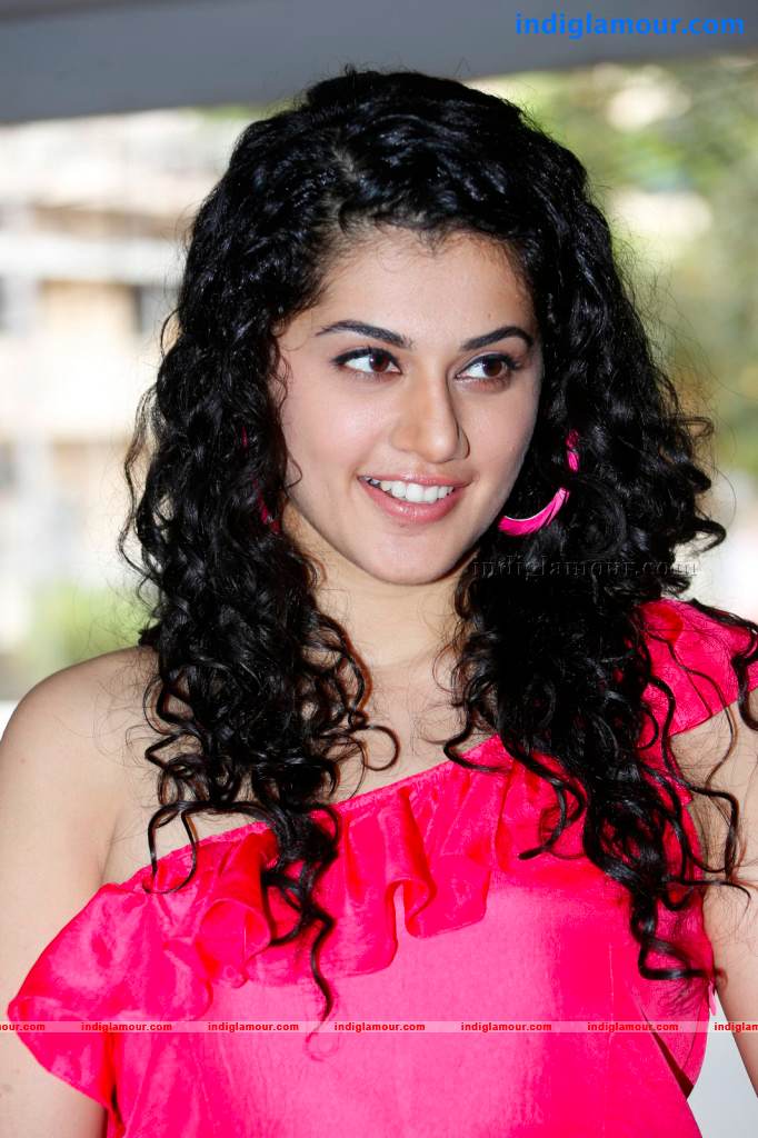 Tapsee Actress hd photo