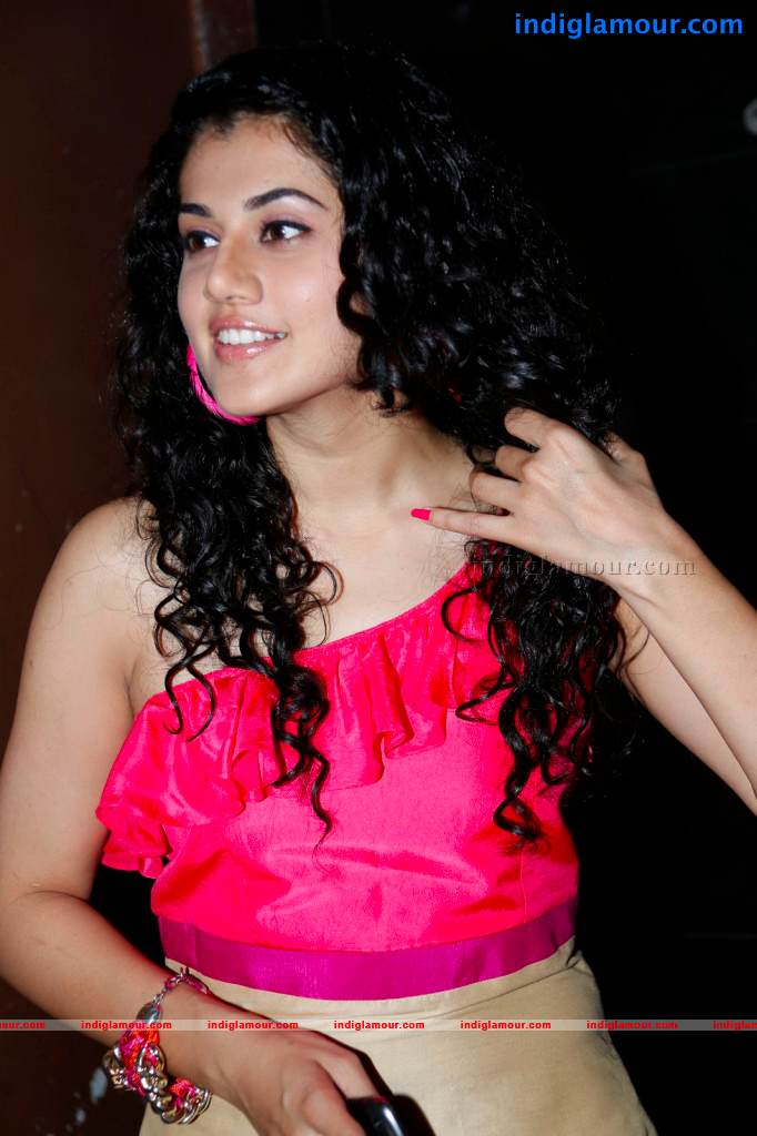 Tapsee Actress hd photo