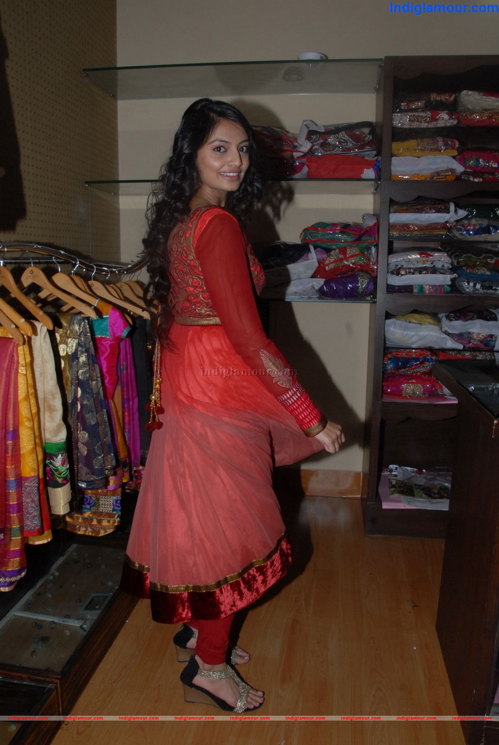 NiKitha Narayan Actress hd photo