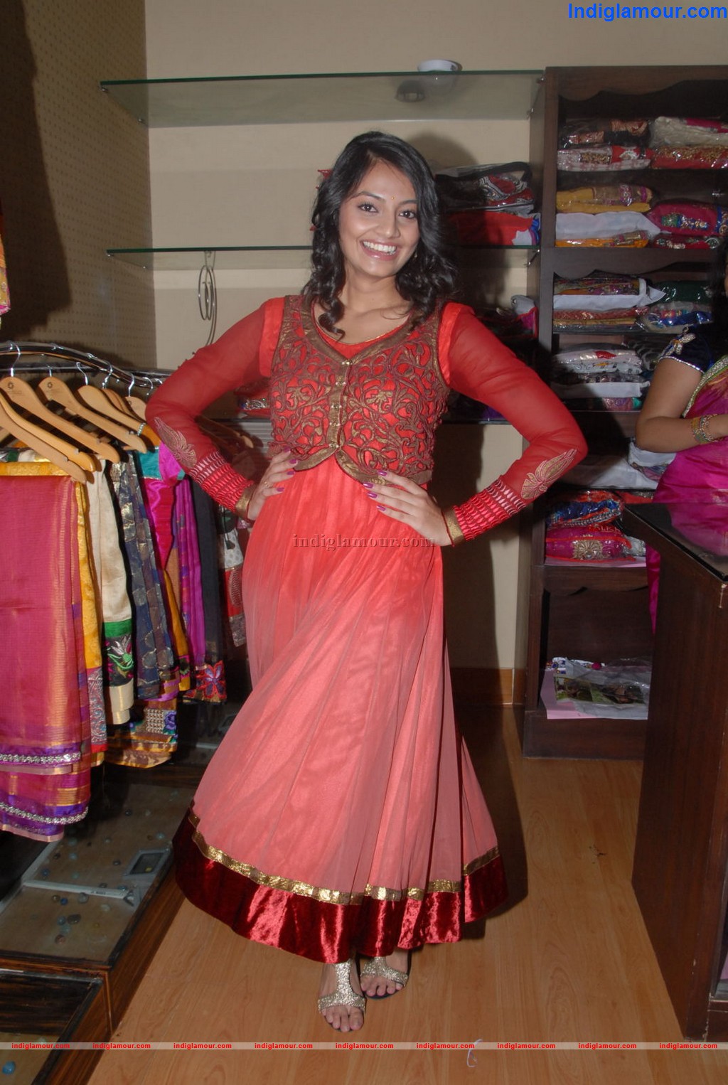 NiKitha Narayan Actress hd photo