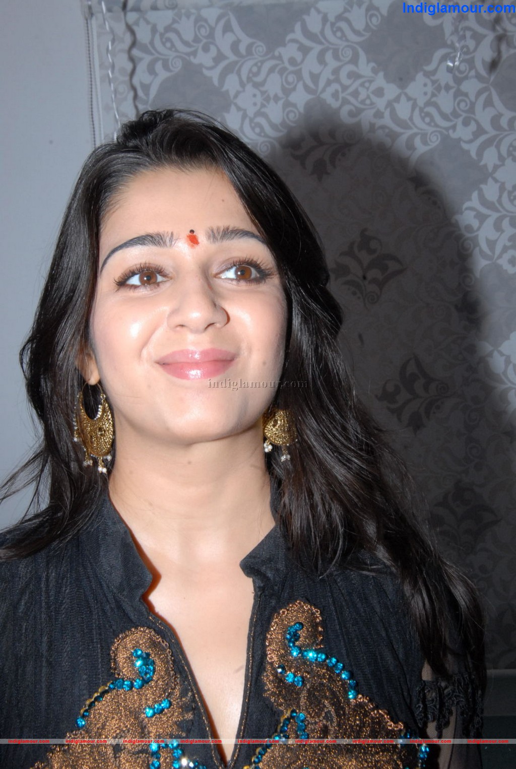 Charmi Actress hd photo