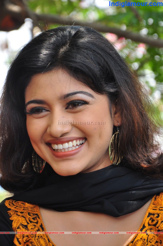 Oviya Alias Helen Actress hd photo