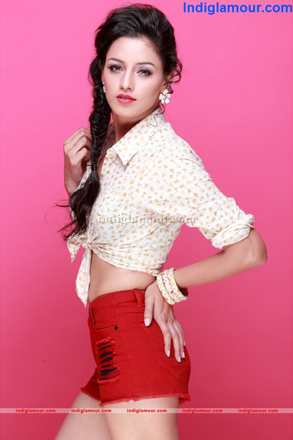 Ravneet Actress hd photo