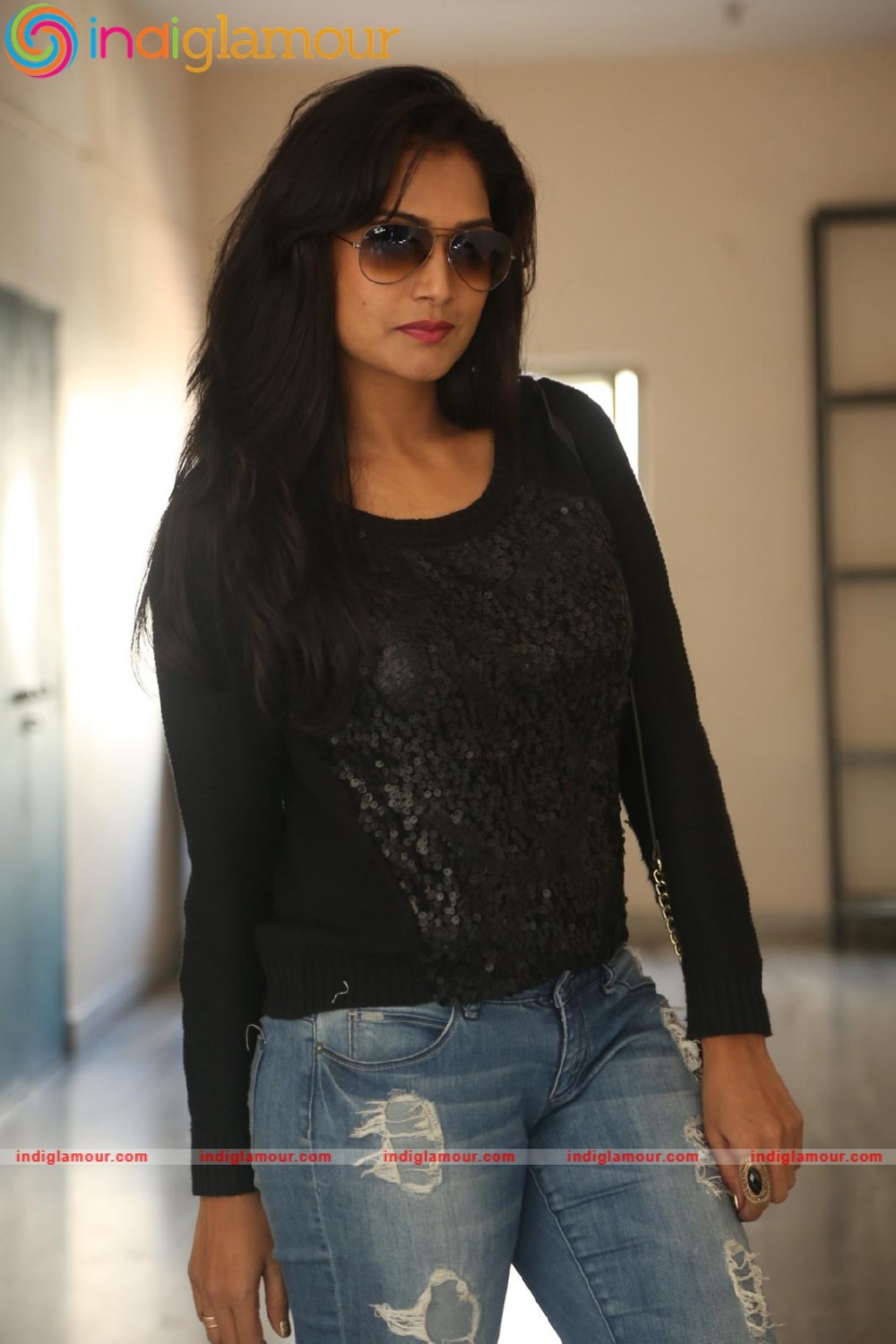 Ramya Actress hd photo