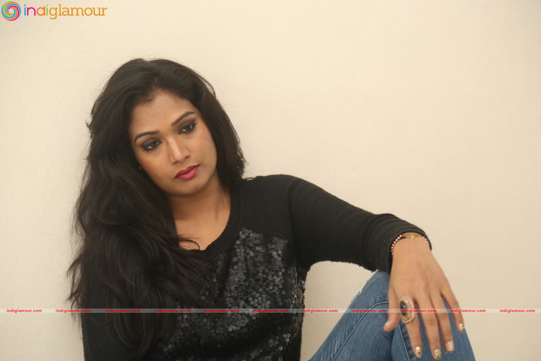 Ramya Actress hd photo