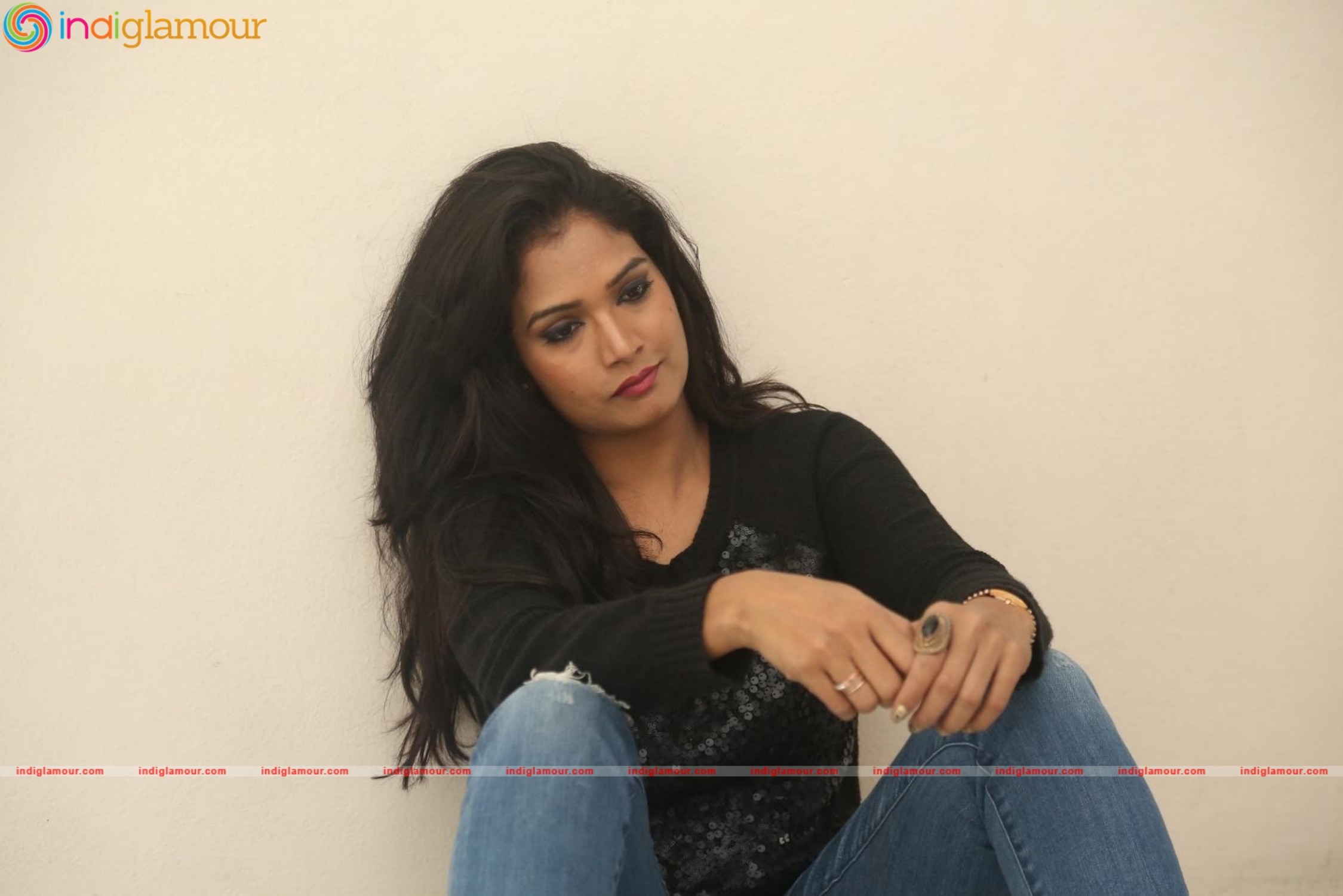 Ramya Actress hd photo