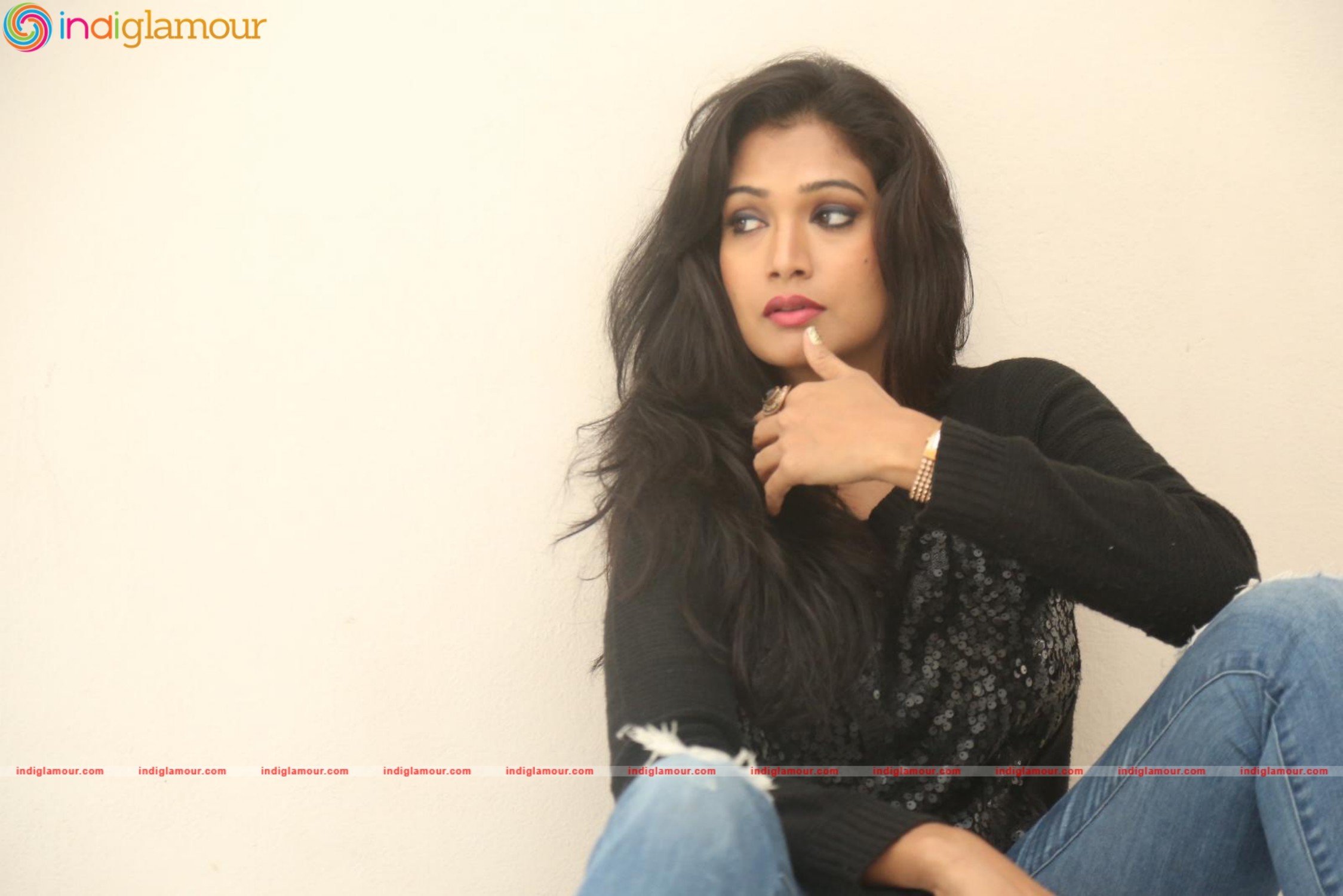 Ramya Actress hd photo