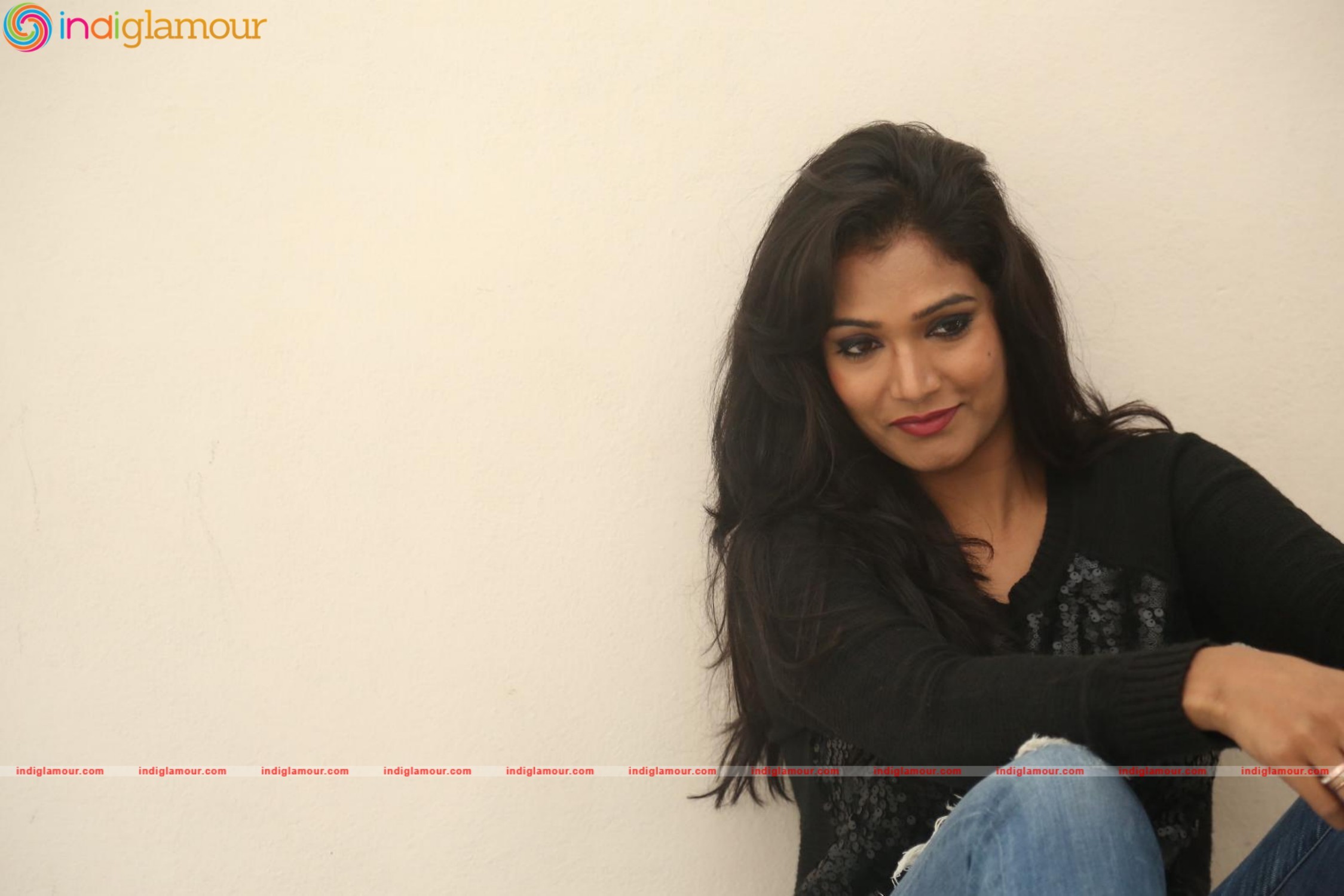 Ramya Actress hd photo