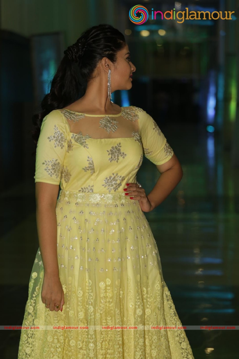 Srimukhi Actress hd photo