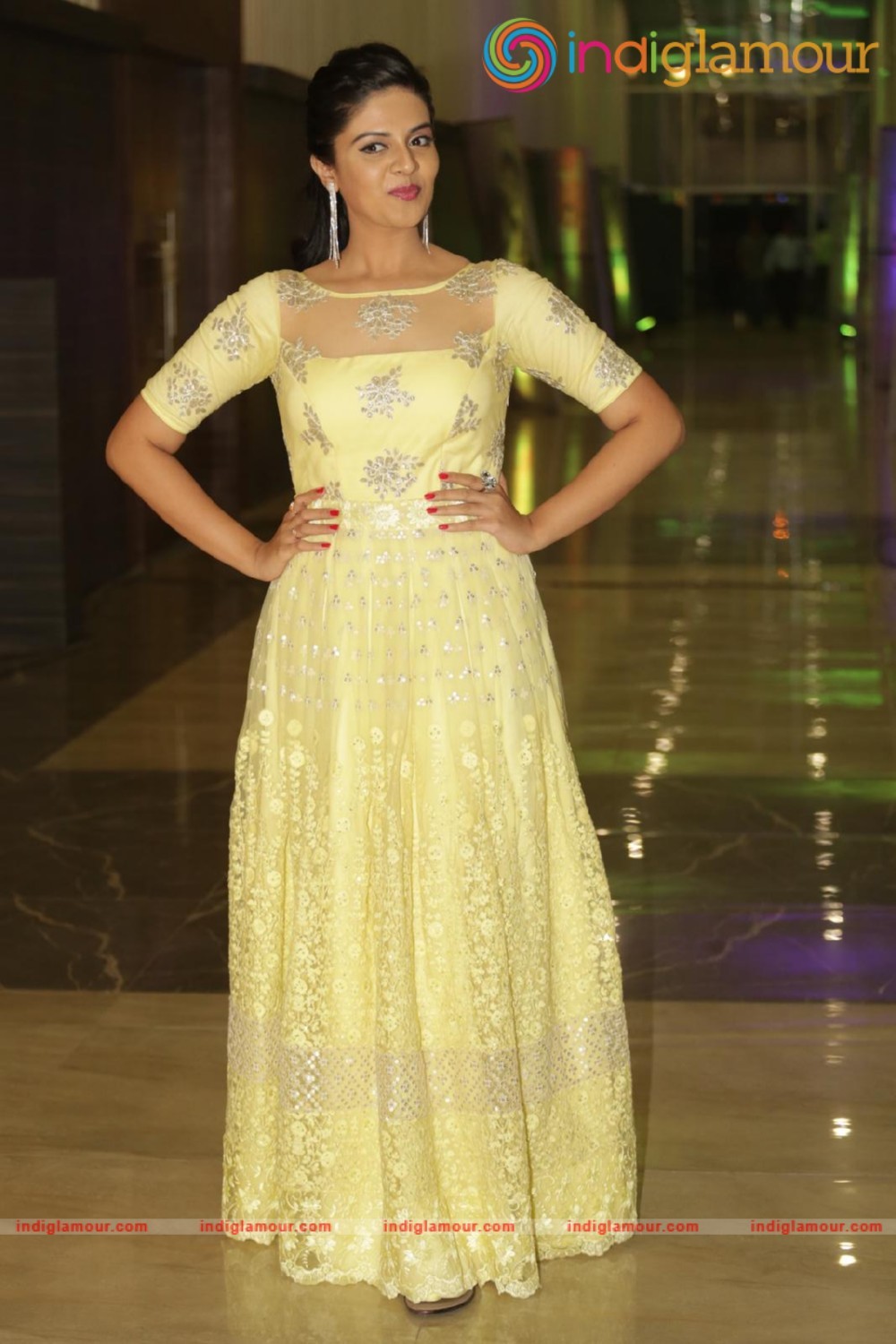 Srimukhi Actress hd photo