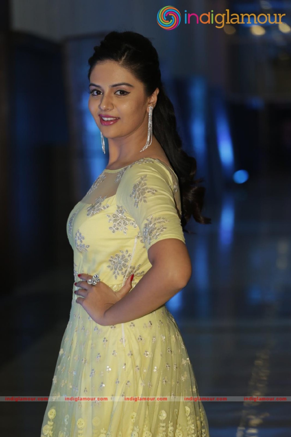 Srimukhi Actress hd photo