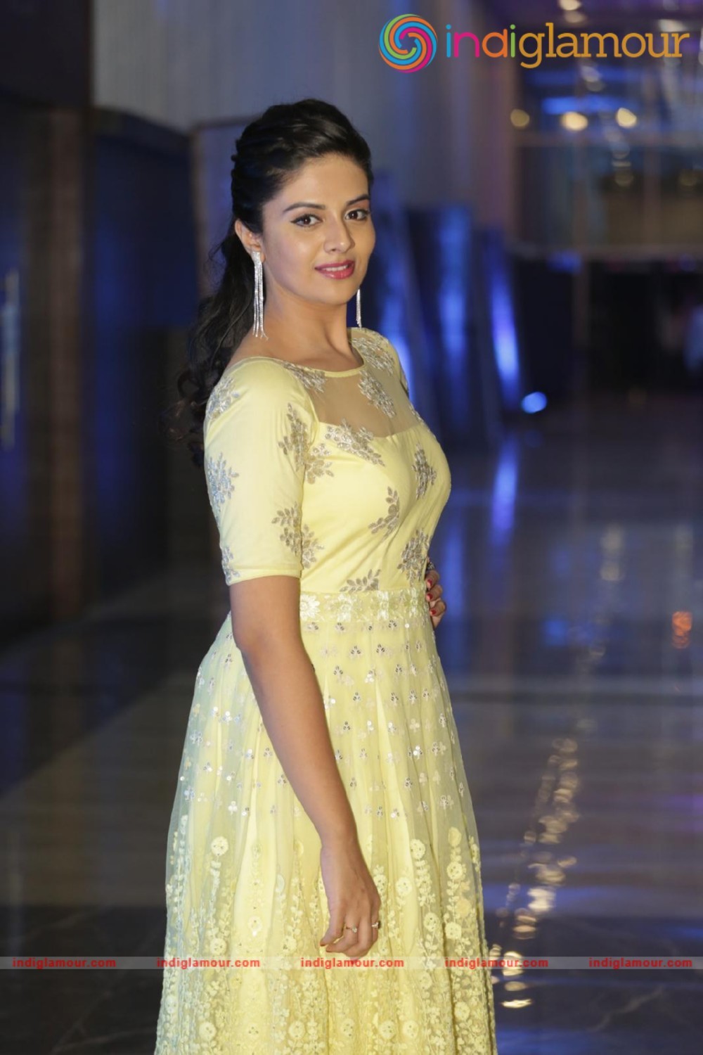 Srimukhi Actress hd photo
