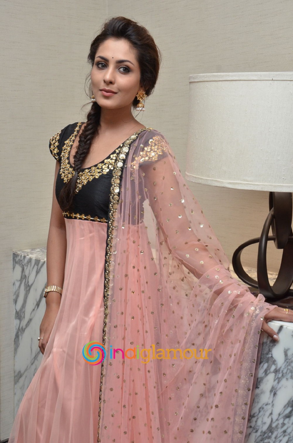 Madhu Shalini Actress hd photo