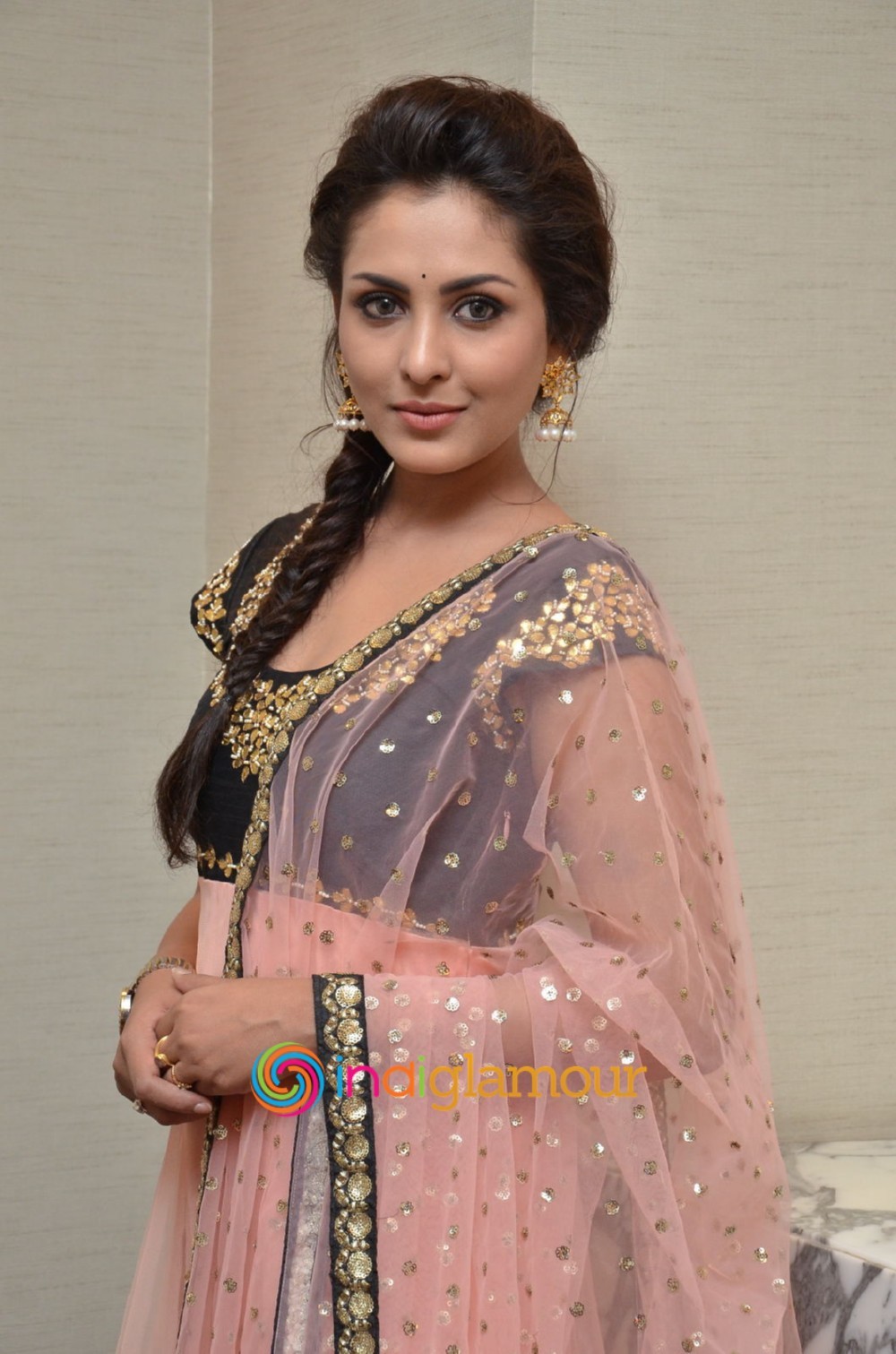 Madhu Shalini Actress hd photo