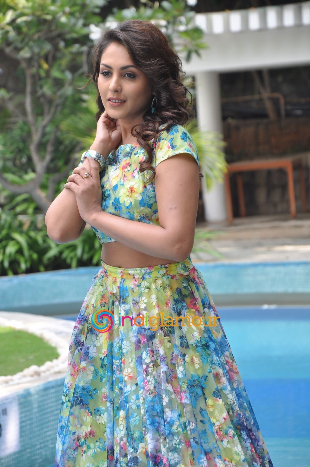 Madhu Shalini Actress hd photo