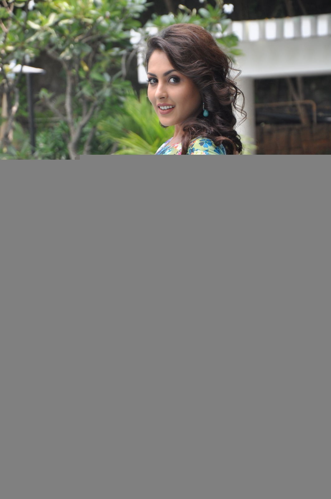 Madhu Shalini Actress hd photo