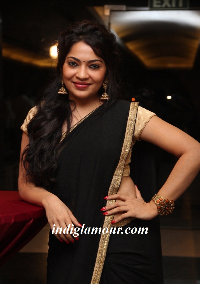 Ramya Actress hd photo
