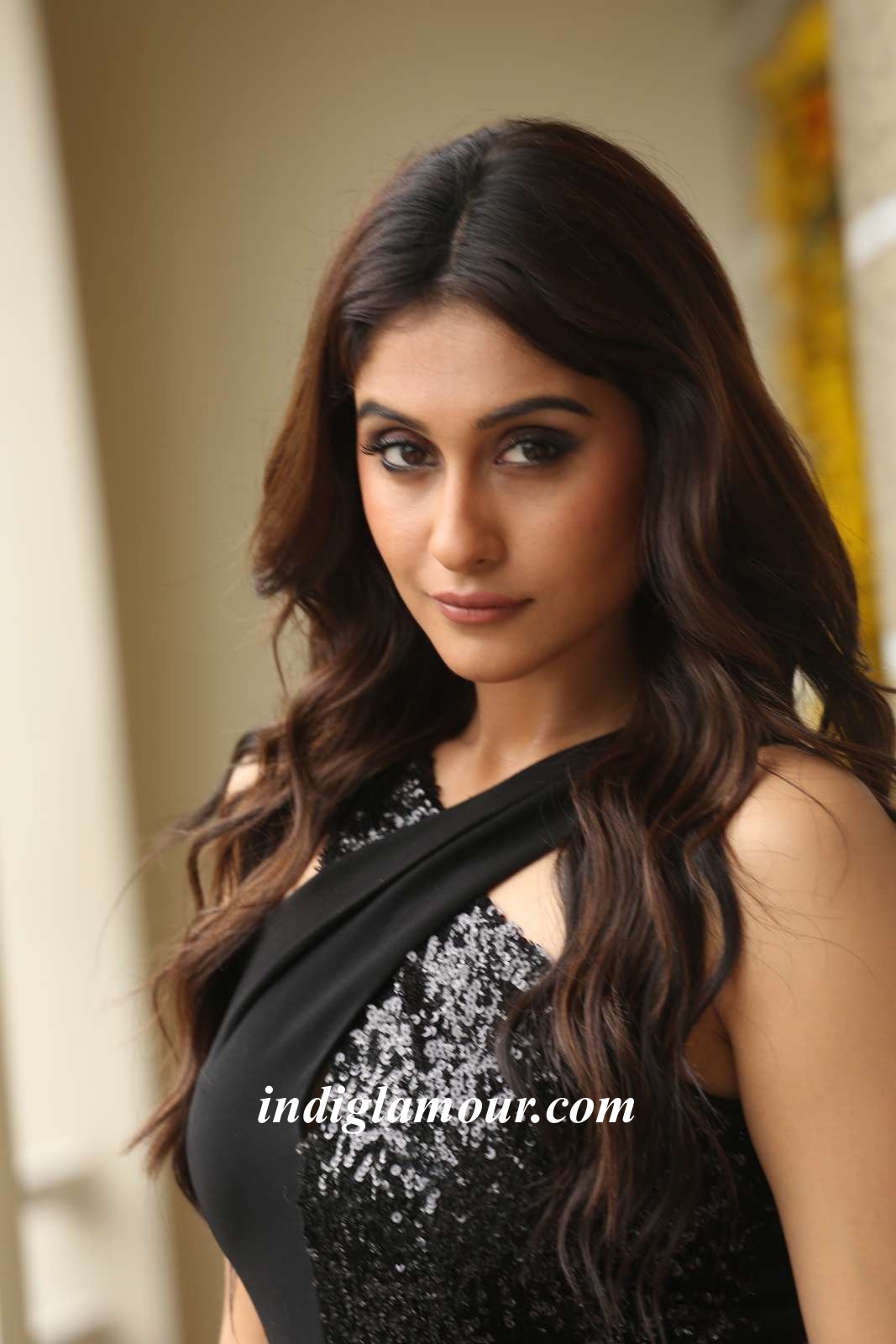 Regina Cassandra Actress hd photo