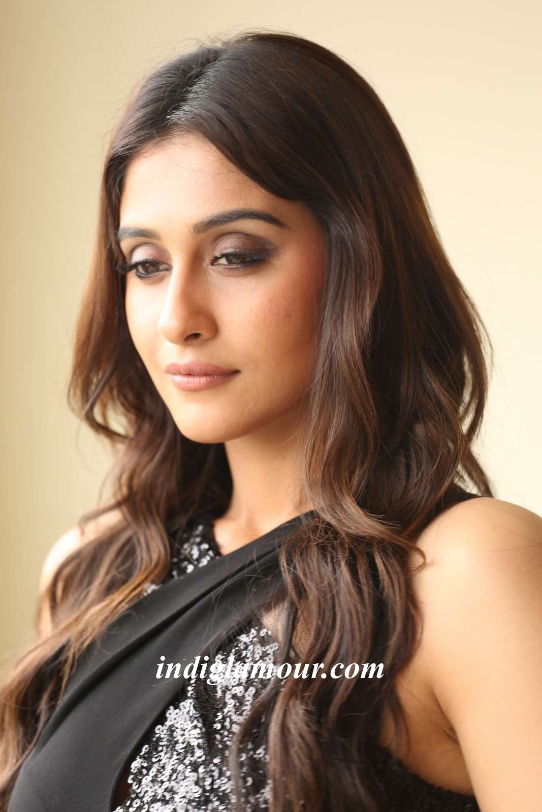 Regina Cassandra Actress hd photo