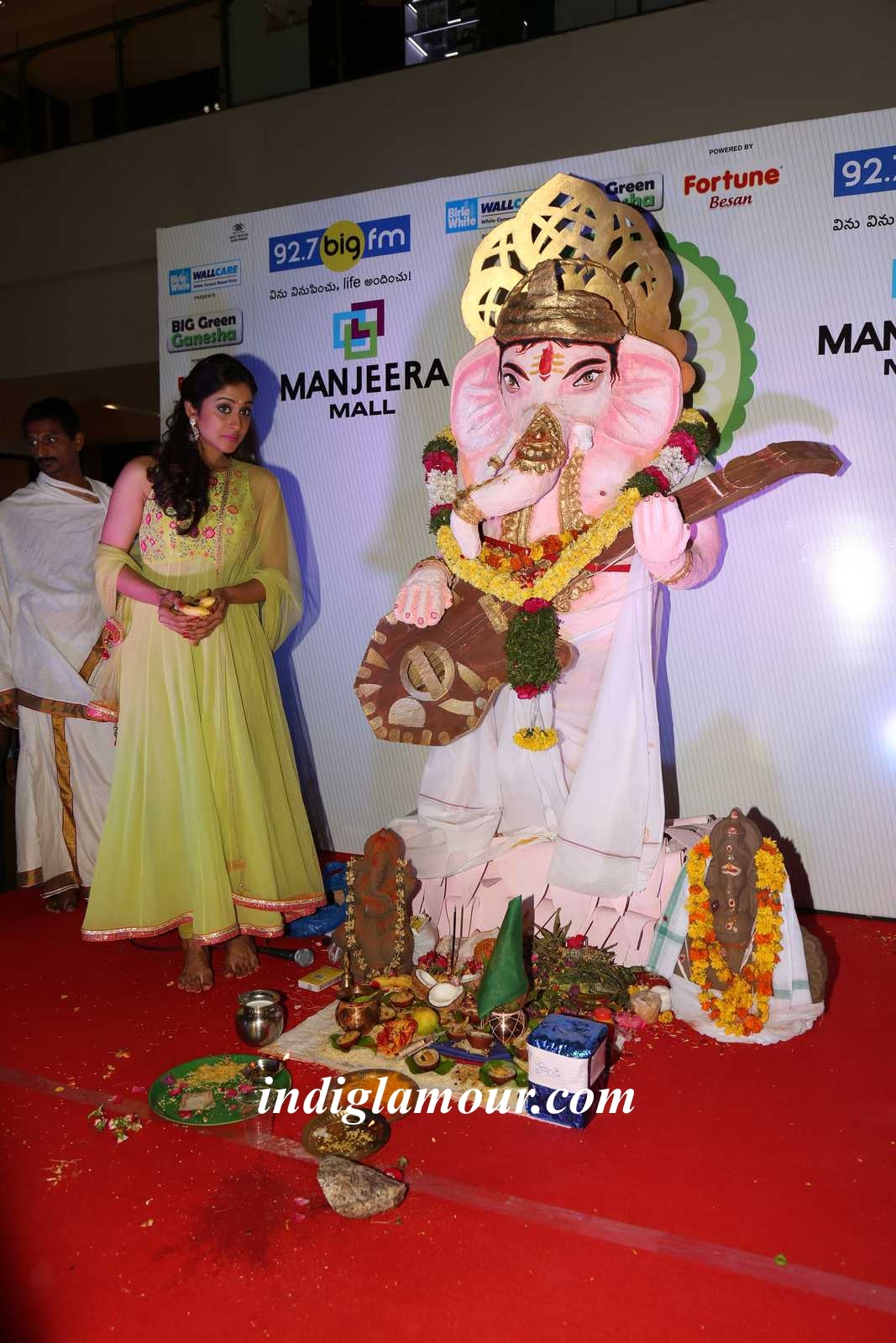 Regina Cassandra Actress hd photo